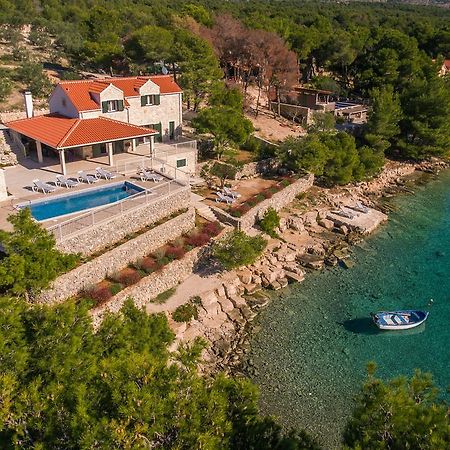Luxury Villa Kate - In Lucice Bay With Turquoise Sea, Amazing Seaviews, And Heated Pool Milna  Extérieur photo