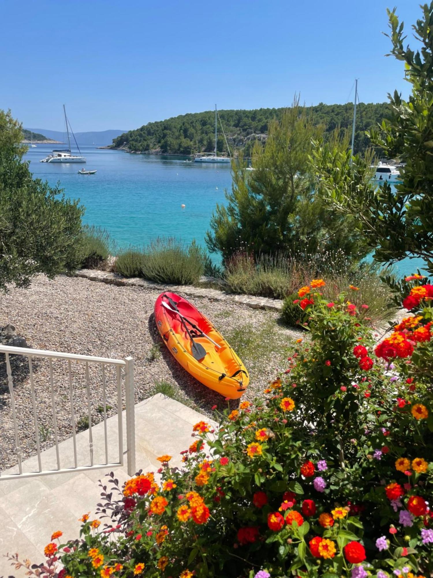 Luxury Villa Kate - In Lucice Bay With Turquoise Sea, Amazing Seaviews, And Heated Pool Milna  Extérieur photo