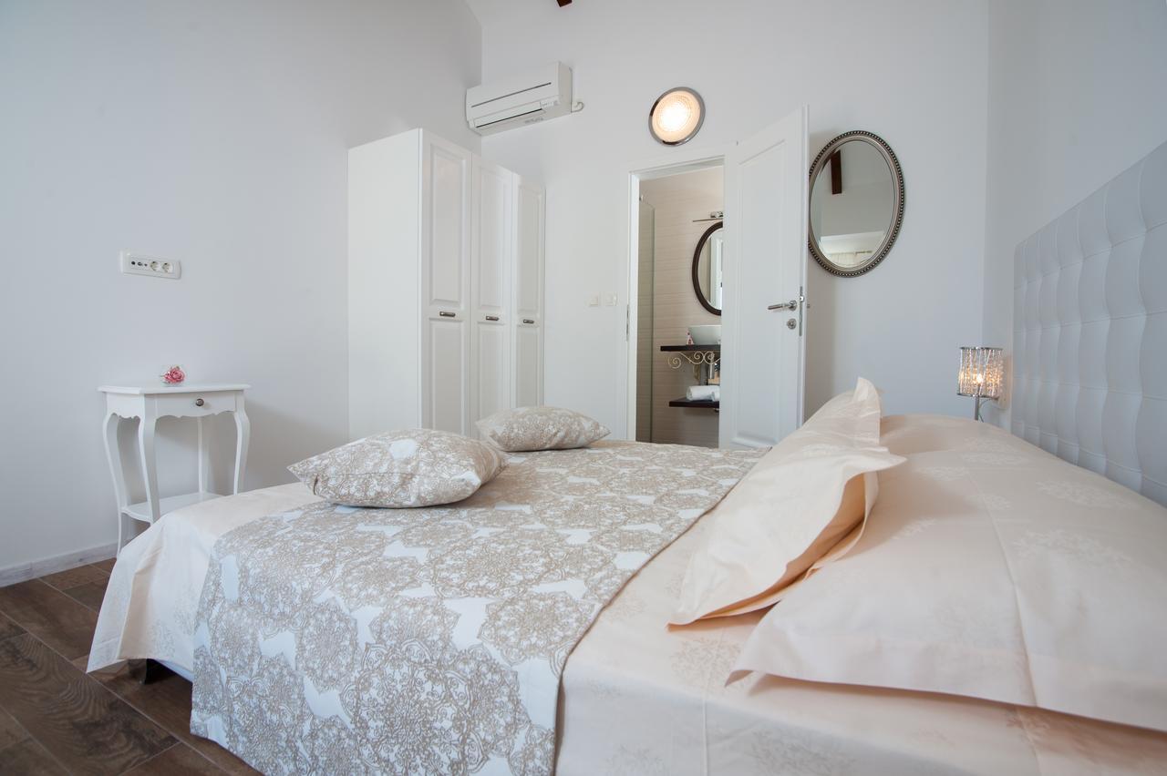 Luxury Villa Kate - In Lucice Bay With Turquoise Sea, Amazing Seaviews, And Heated Pool Milna  Extérieur photo