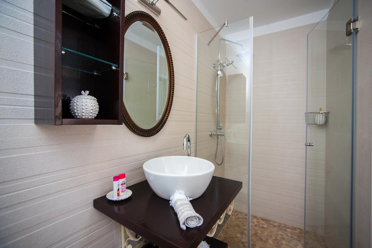 Luxury Villa Kate - In Lucice Bay With Turquoise Sea, Amazing Seaviews, And Heated Pool Milna  Extérieur photo