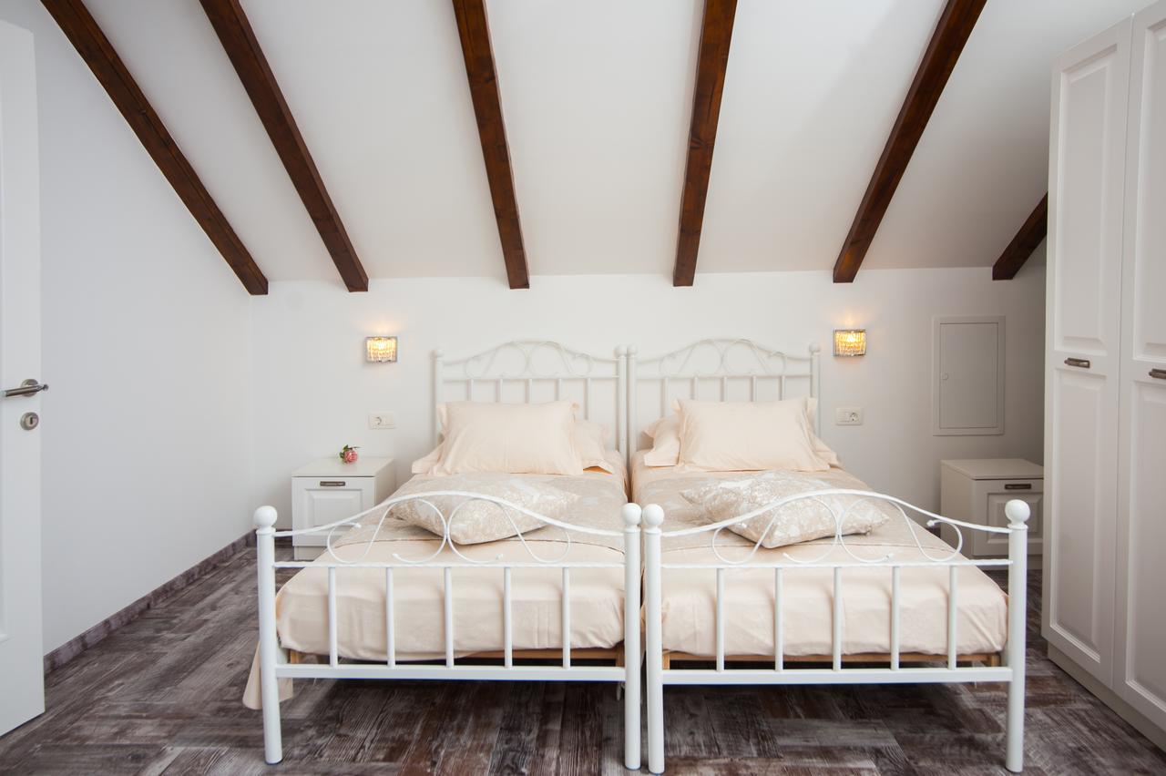 Luxury Villa Kate - In Lucice Bay With Turquoise Sea, Amazing Seaviews, And Heated Pool Milna  Extérieur photo