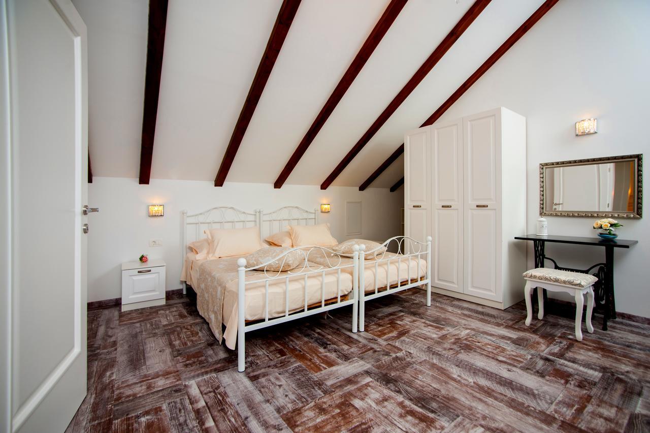 Luxury Villa Kate - In Lucice Bay With Turquoise Sea, Amazing Seaviews, And Heated Pool Milna  Extérieur photo