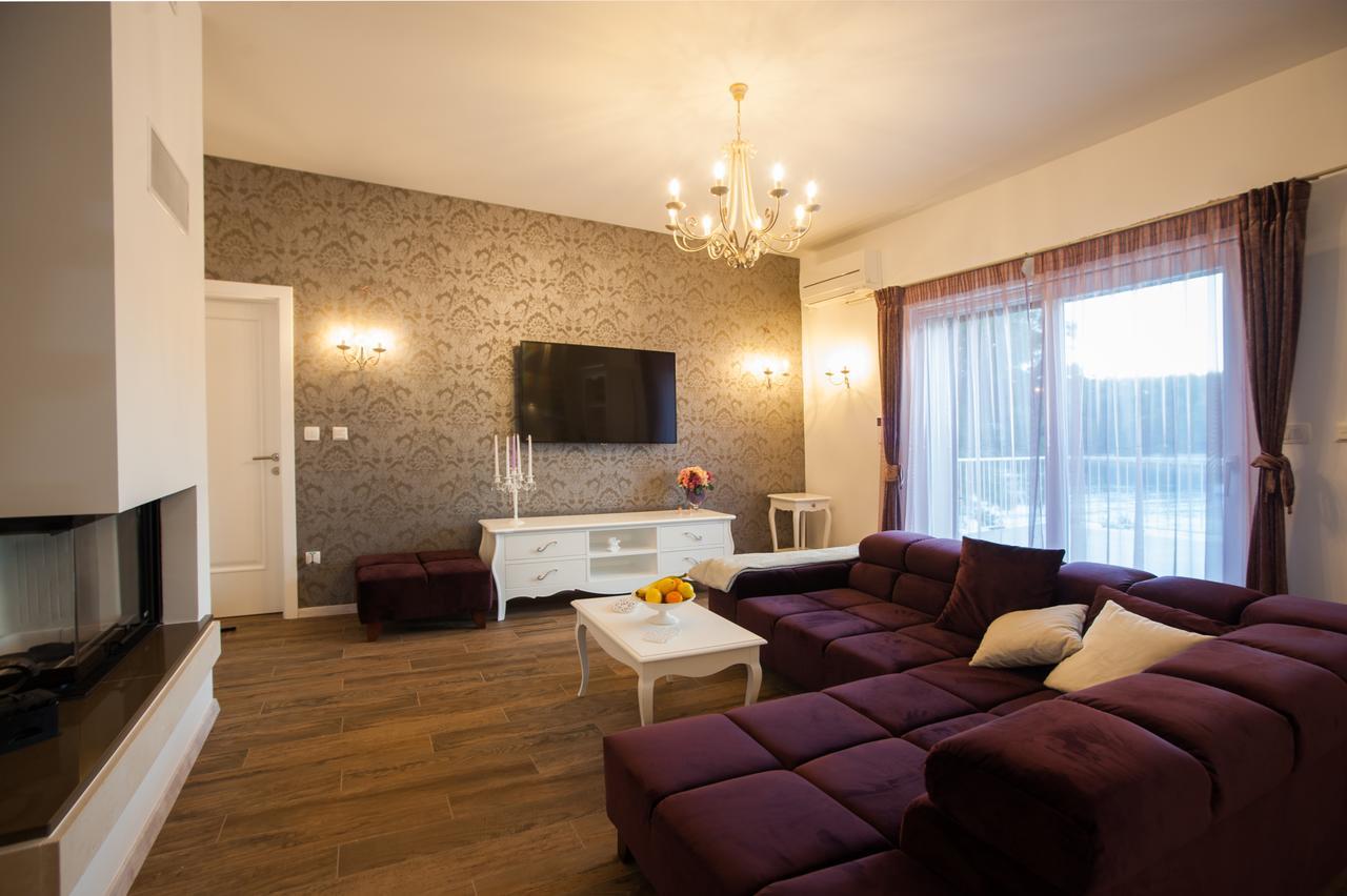 Luxury Villa Kate - In Lucice Bay With Turquoise Sea, Amazing Seaviews, And Heated Pool Milna  Extérieur photo