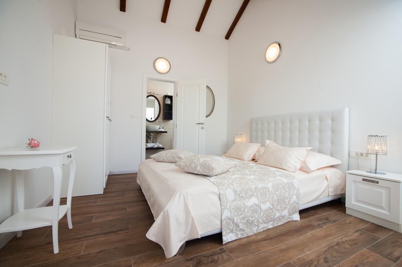Luxury Villa Kate - In Lucice Bay With Turquoise Sea, Amazing Seaviews, And Heated Pool Milna  Extérieur photo