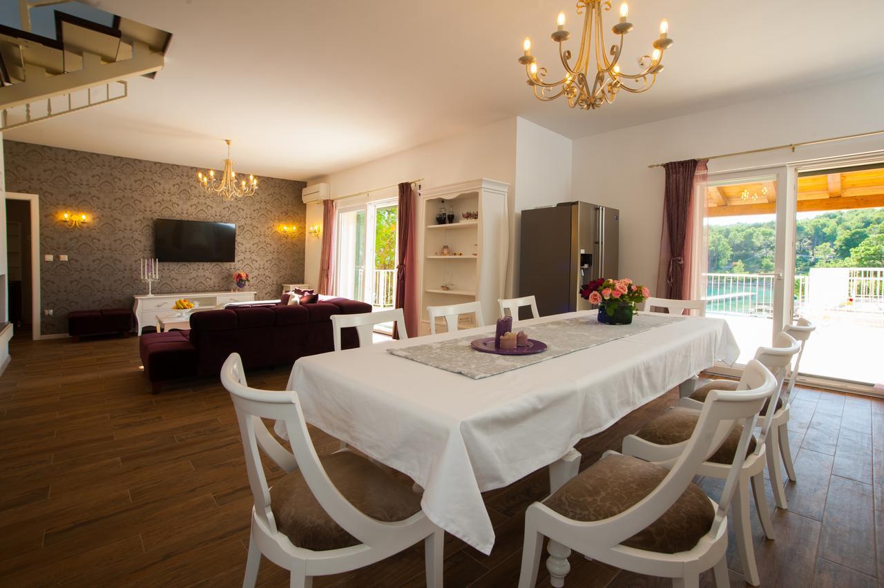 Luxury Villa Kate - In Lucice Bay With Turquoise Sea, Amazing Seaviews, And Heated Pool Milna  Extérieur photo