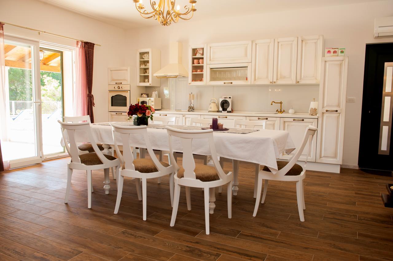 Luxury Villa Kate - In Lucice Bay With Turquoise Sea, Amazing Seaviews, And Heated Pool Milna  Extérieur photo