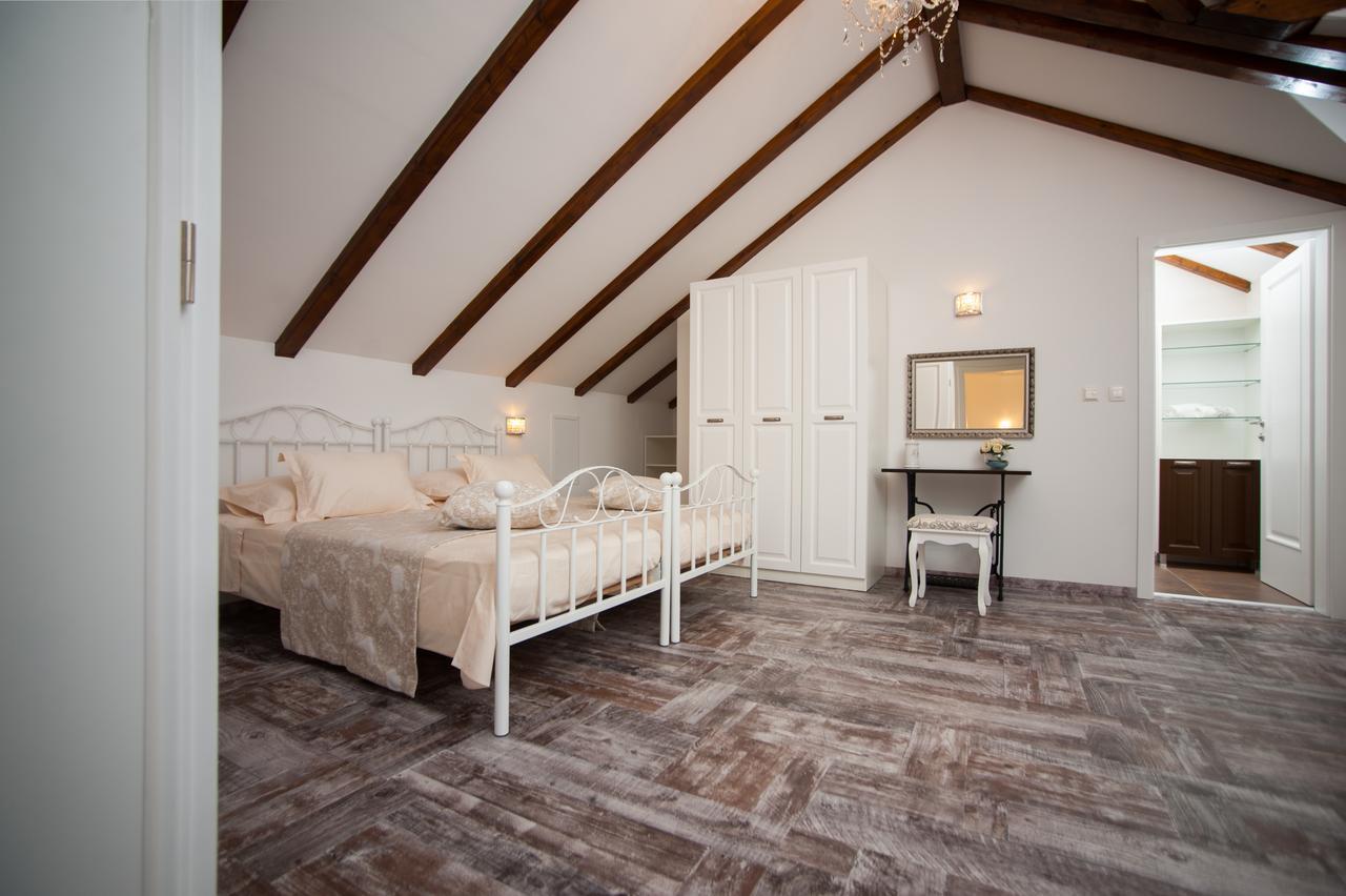 Luxury Villa Kate - In Lucice Bay With Turquoise Sea, Amazing Seaviews, And Heated Pool Milna  Extérieur photo