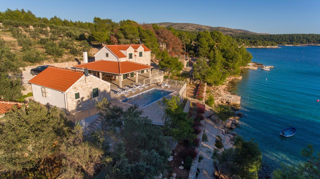 Luxury Villa Kate - In Lucice Bay With Turquoise Sea, Amazing Seaviews, And Heated Pool Milna  Extérieur photo