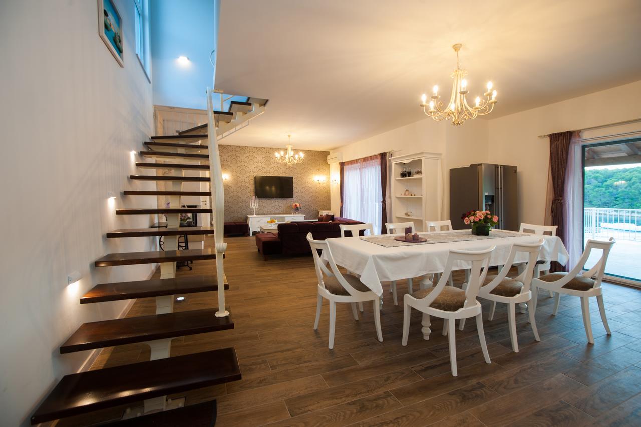 Luxury Villa Kate - In Lucice Bay With Turquoise Sea, Amazing Seaviews, And Heated Pool Milna  Extérieur photo