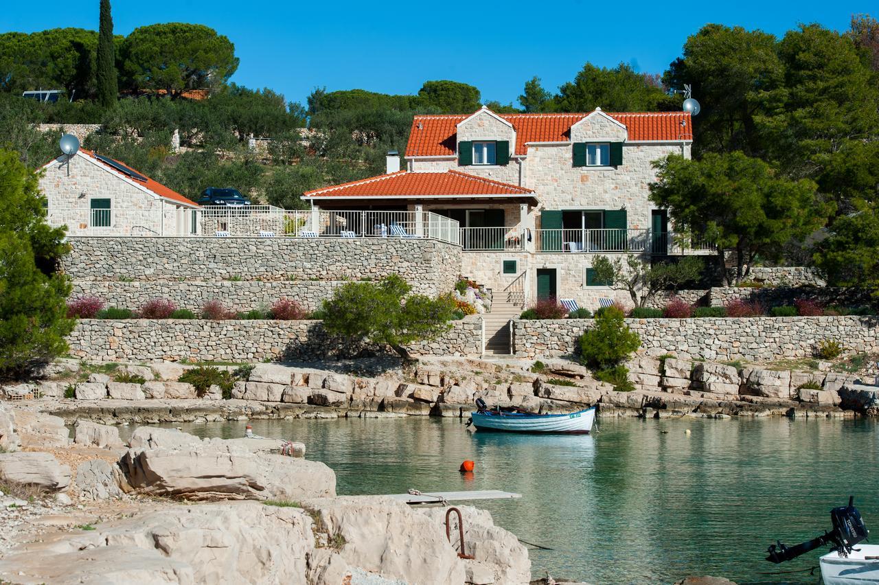 Luxury Villa Kate - In Lucice Bay With Turquoise Sea, Amazing Seaviews, And Heated Pool Milna  Extérieur photo