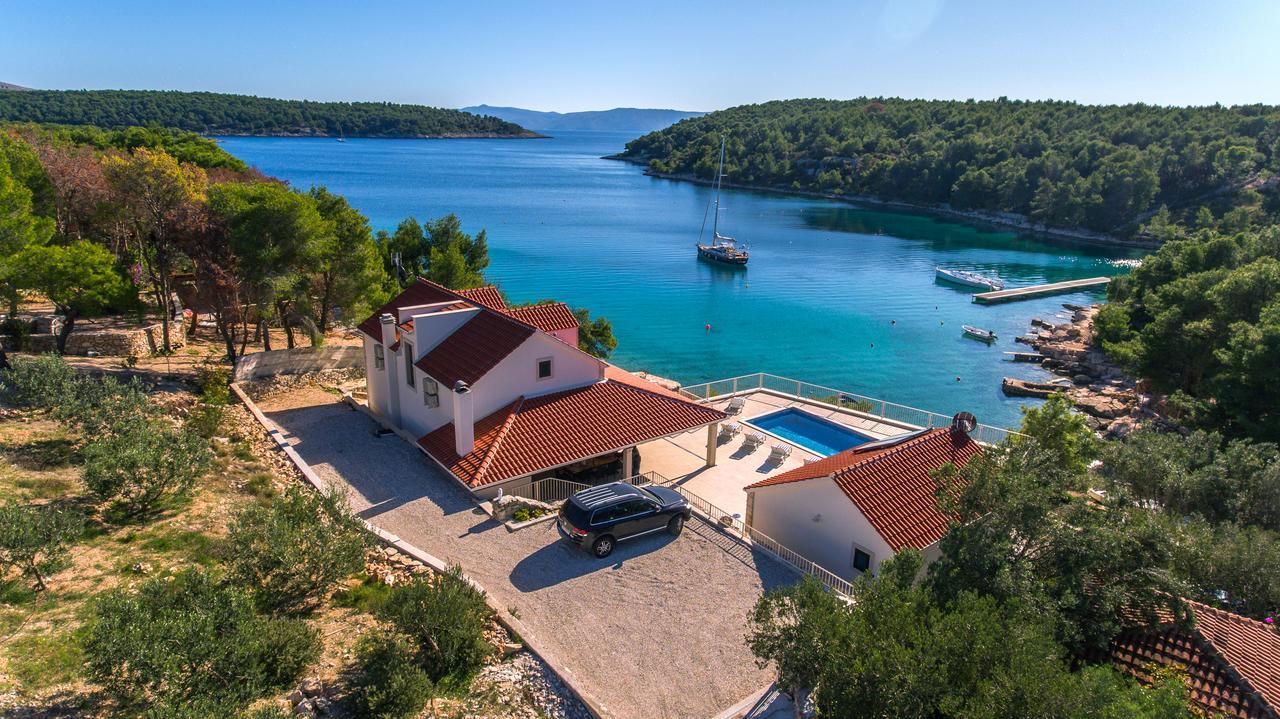 Luxury Villa Kate - In Lucice Bay With Turquoise Sea, Amazing Seaviews, And Heated Pool Milna  Extérieur photo