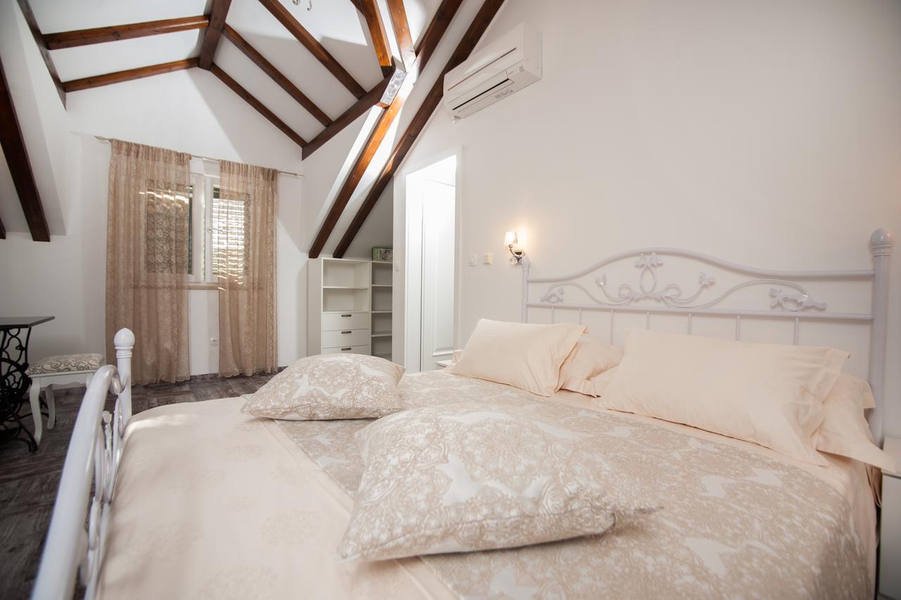 Luxury Villa Kate - In Lucice Bay With Turquoise Sea, Amazing Seaviews, And Heated Pool Milna  Extérieur photo