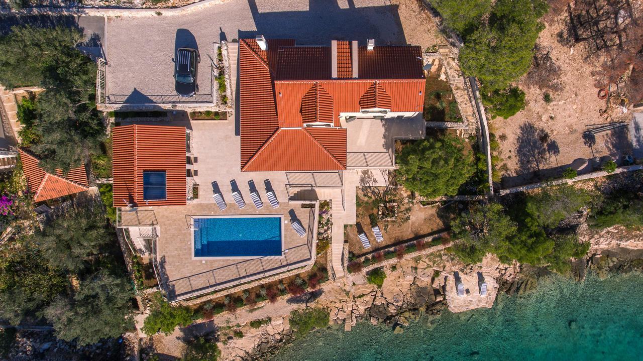 Luxury Villa Kate - In Lucice Bay With Turquoise Sea, Amazing Seaviews, And Heated Pool Milna  Extérieur photo