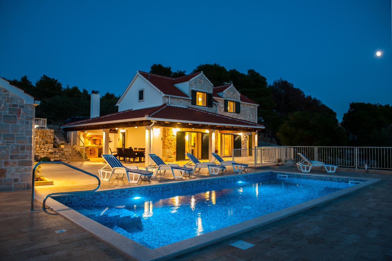 Luxury Villa Kate - In Lucice Bay With Turquoise Sea, Amazing Seaviews, And Heated Pool Milna  Extérieur photo