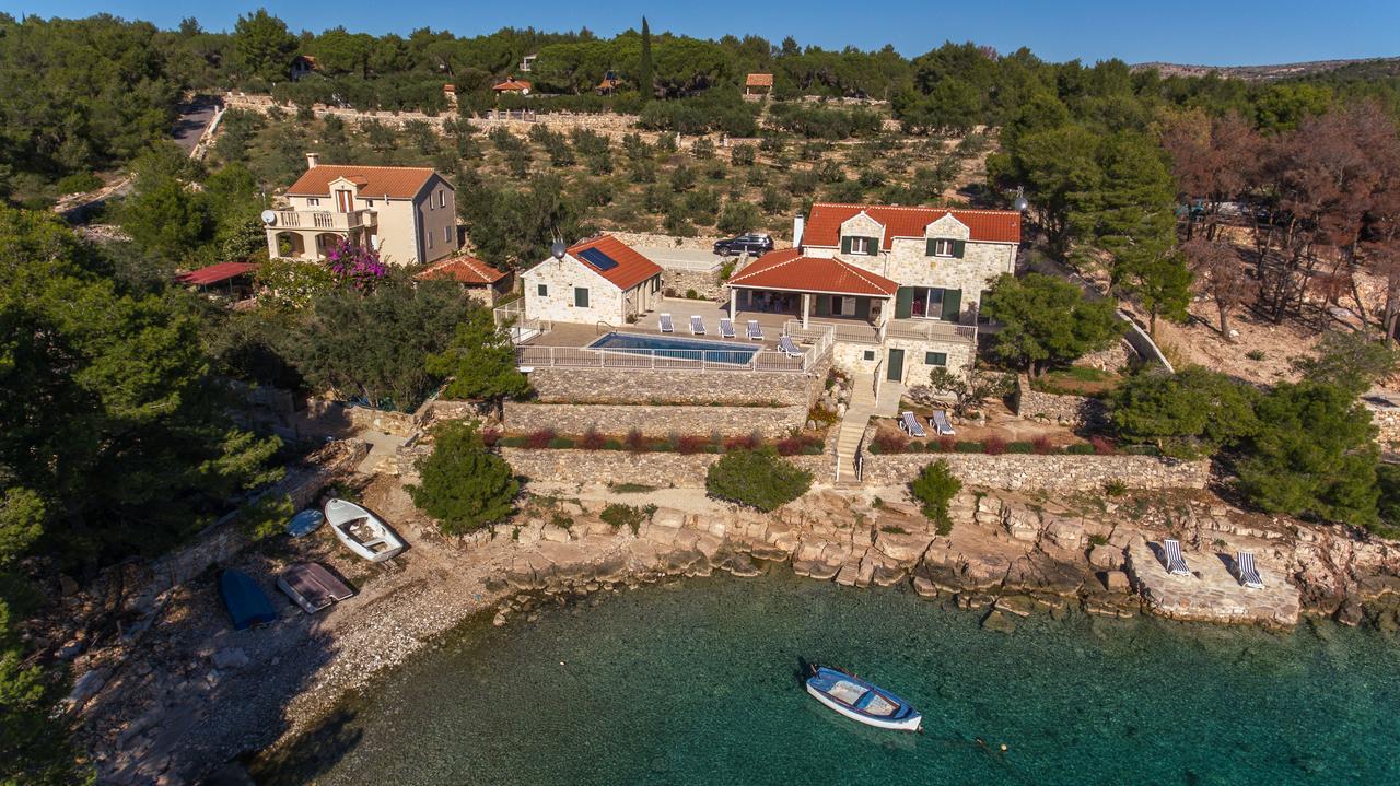 Luxury Villa Kate - In Lucice Bay With Turquoise Sea, Amazing Seaviews, And Heated Pool Milna  Extérieur photo