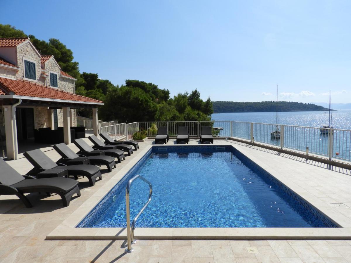 Luxury Villa Kate - In Lucice Bay With Turquoise Sea, Amazing Seaviews, And Heated Pool Milna  Extérieur photo