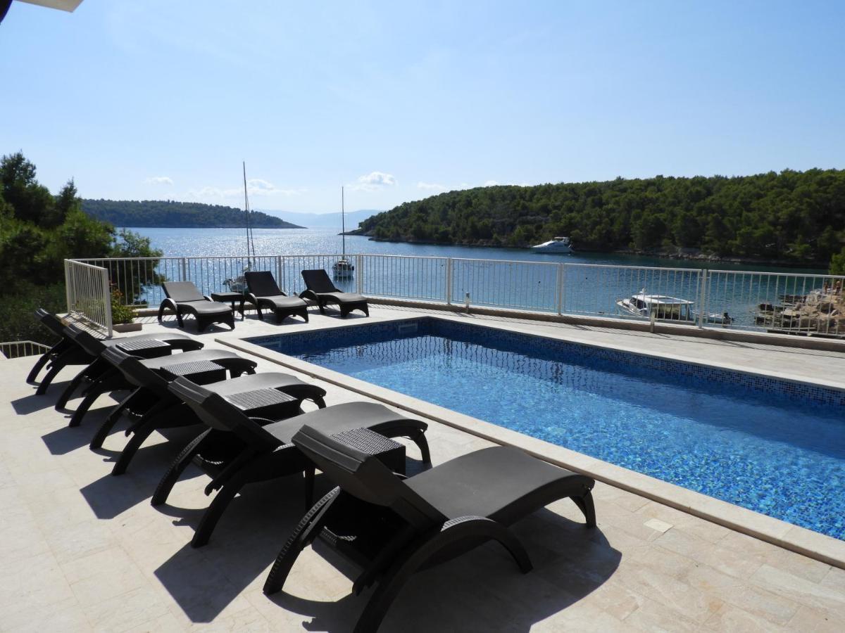 Luxury Villa Kate - In Lucice Bay With Turquoise Sea, Amazing Seaviews, And Heated Pool Milna  Extérieur photo