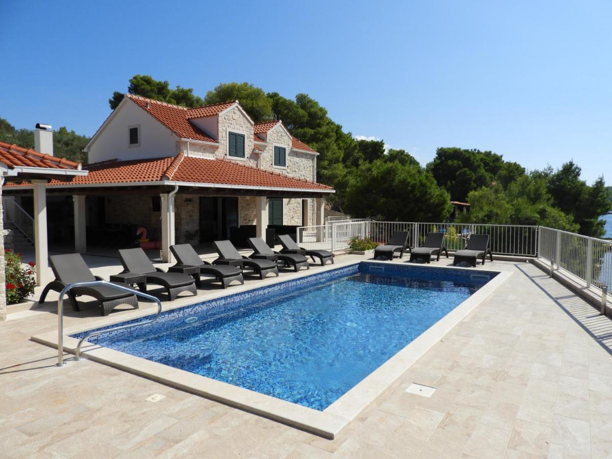 Luxury Villa Kate - In Lucice Bay With Turquoise Sea, Amazing Seaviews, And Heated Pool Milna  Extérieur photo